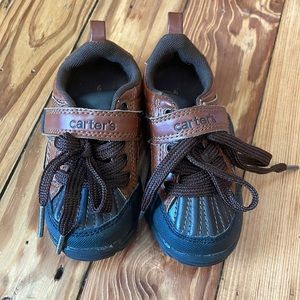 Carter’s size 6 little boy shoes with Velcro and laces brown